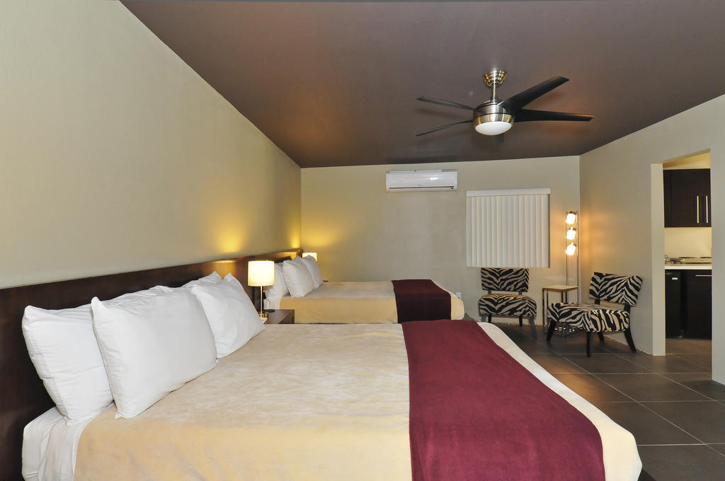 Bearfoot Inn - Clothing Optional Hotel For Gay Men Palm Springs Camera foto