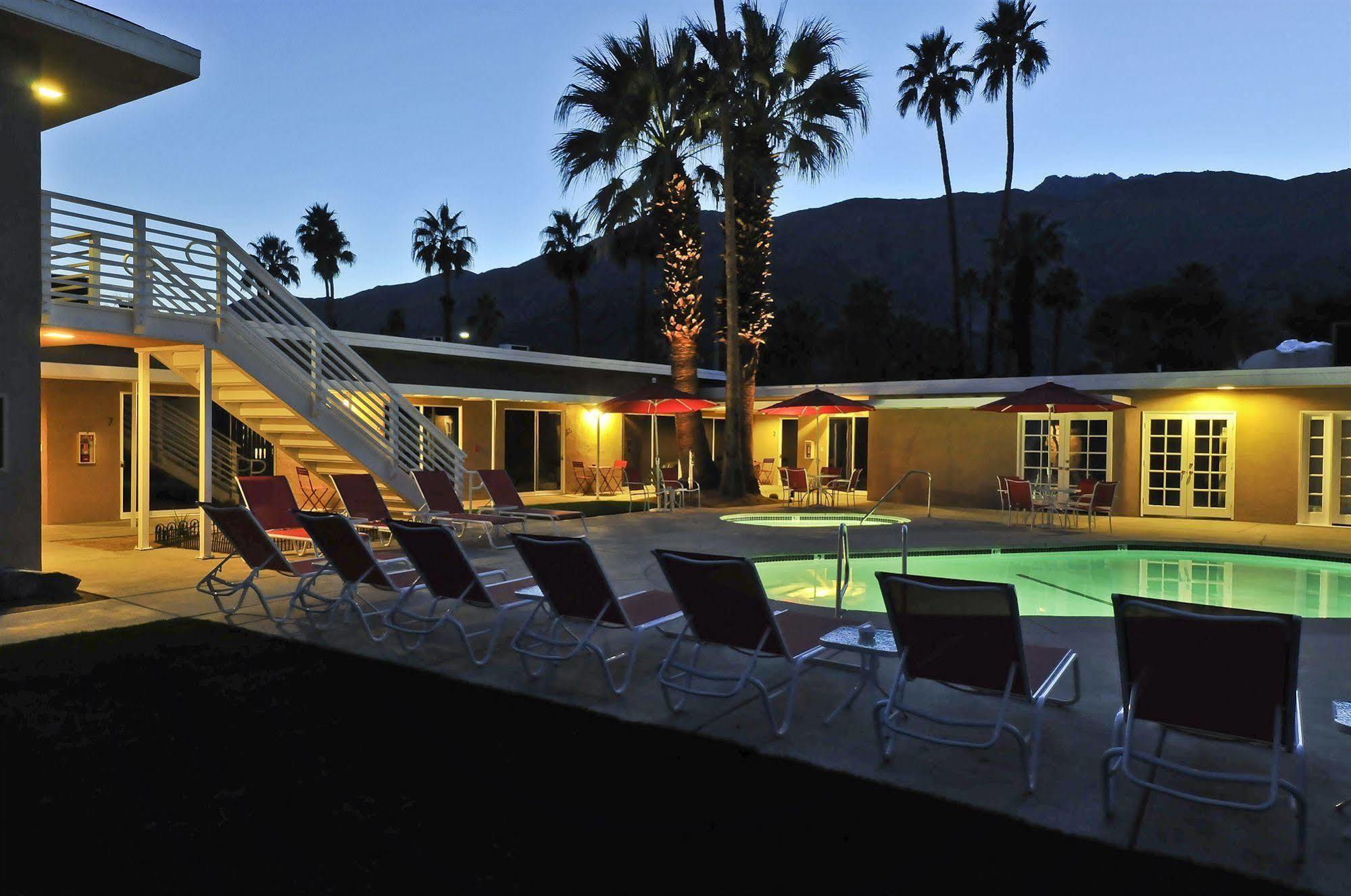 Bearfoot Inn - Clothing Optional Hotel For Gay Men Palm Springs Esterno foto
